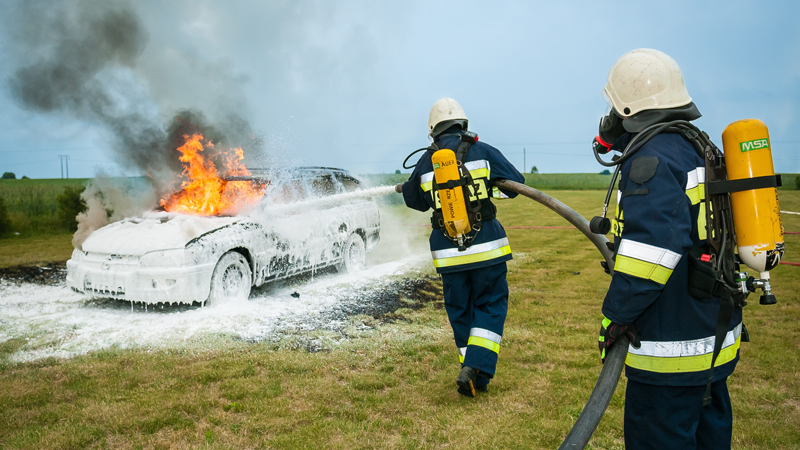 Water-based fire extinguishing agent