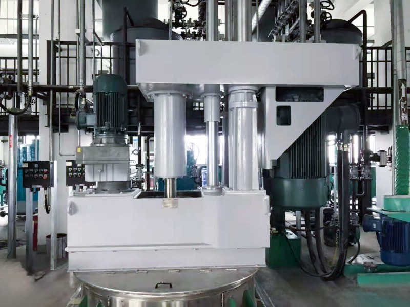 Directly connected hydraulic lifting and dispersing machine for kettle